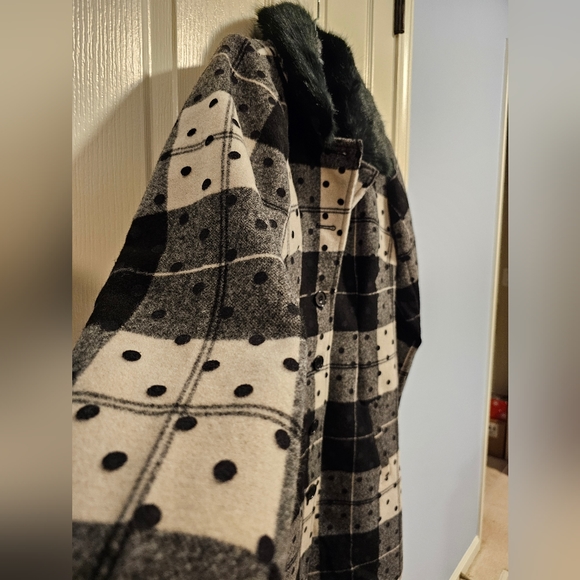 COPY - Isaac Mizrahi Polka-dot Plaid Coat- Size 8 - Picture 4 of 12